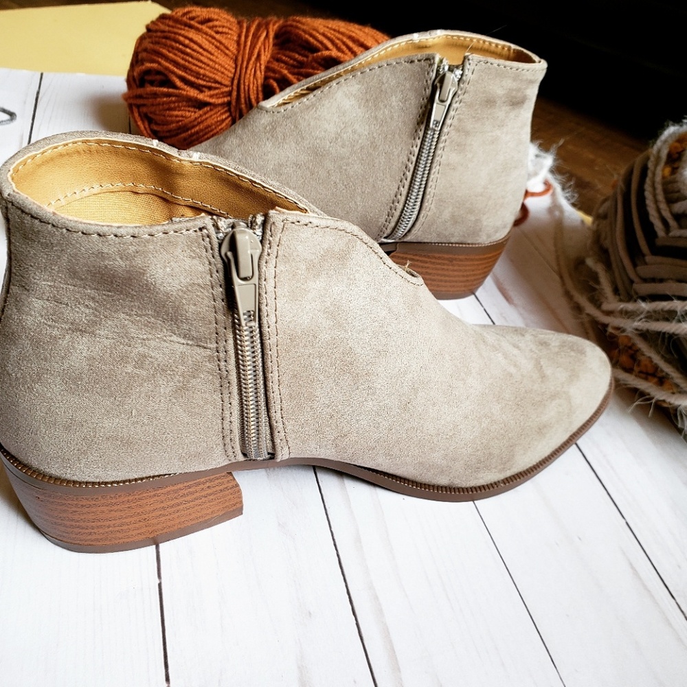 📣LAST PAIR//The Cheyenne// Taupe cut out bootie - Picture 5 of 5